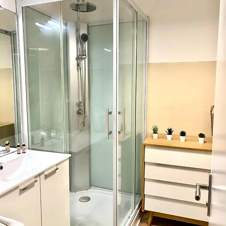 Апартаменты Pin Rolland, Presqu'ile Saint-mandrier Сен-Мандрие-сюр-Мер